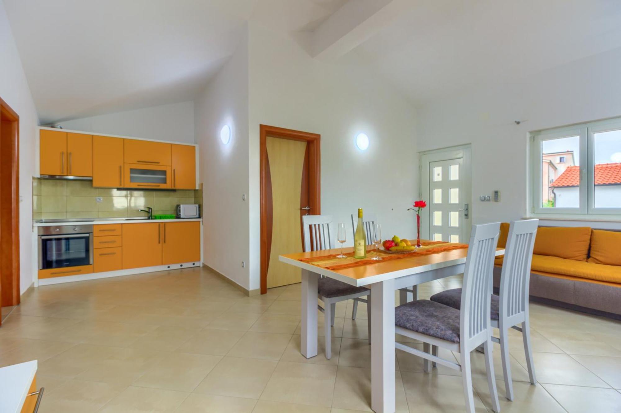 Apartmani Mato Pirovac Exterior photo