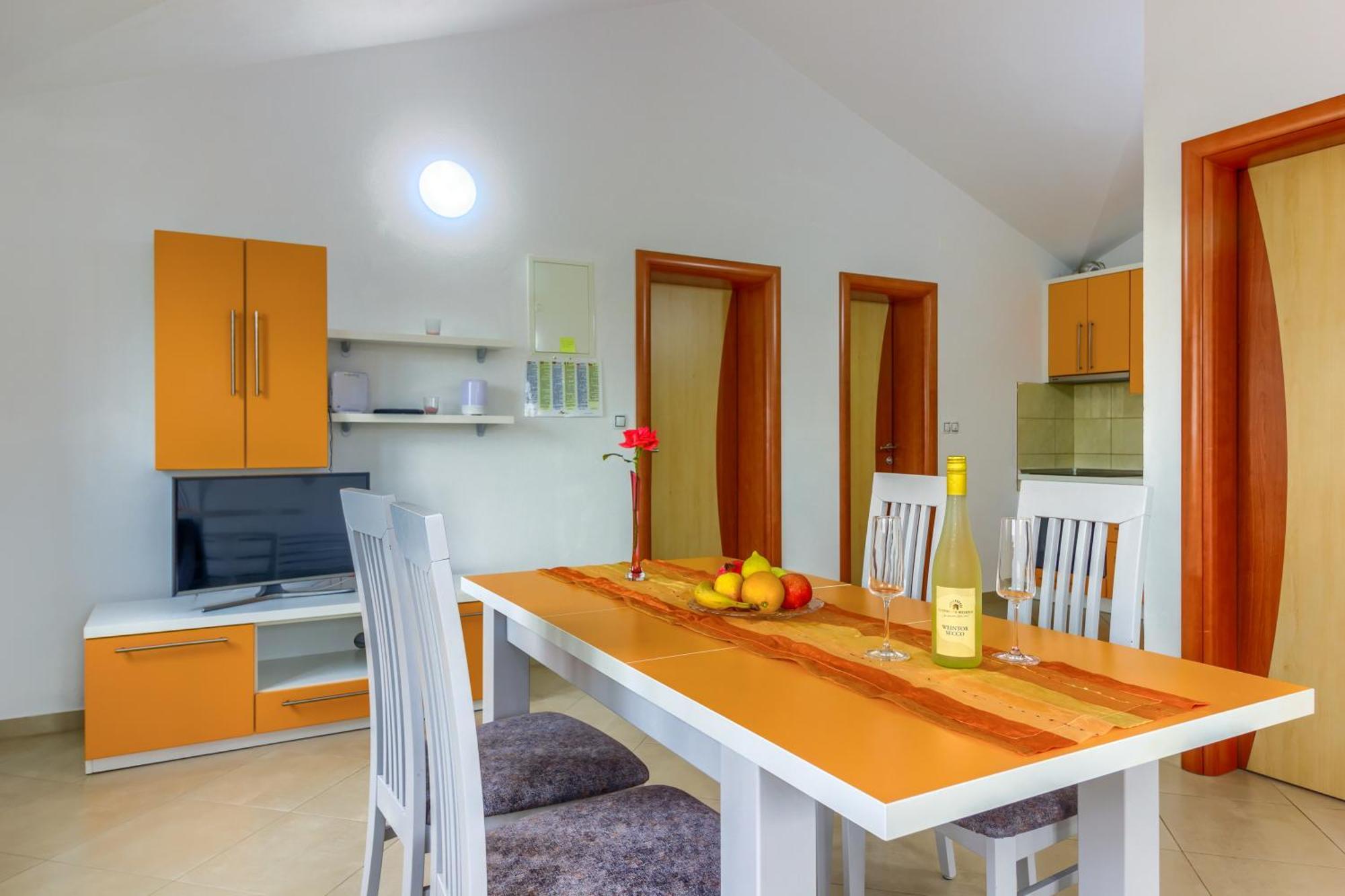 Apartmani Mato Pirovac Exterior photo
