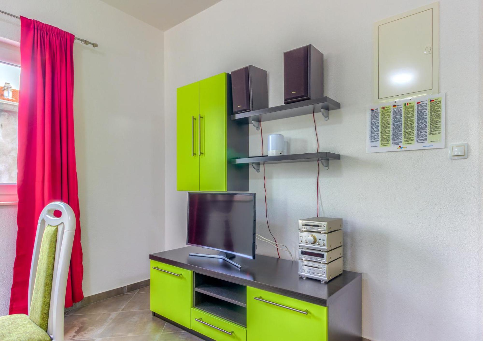 Apartmani Mato Pirovac Exterior photo