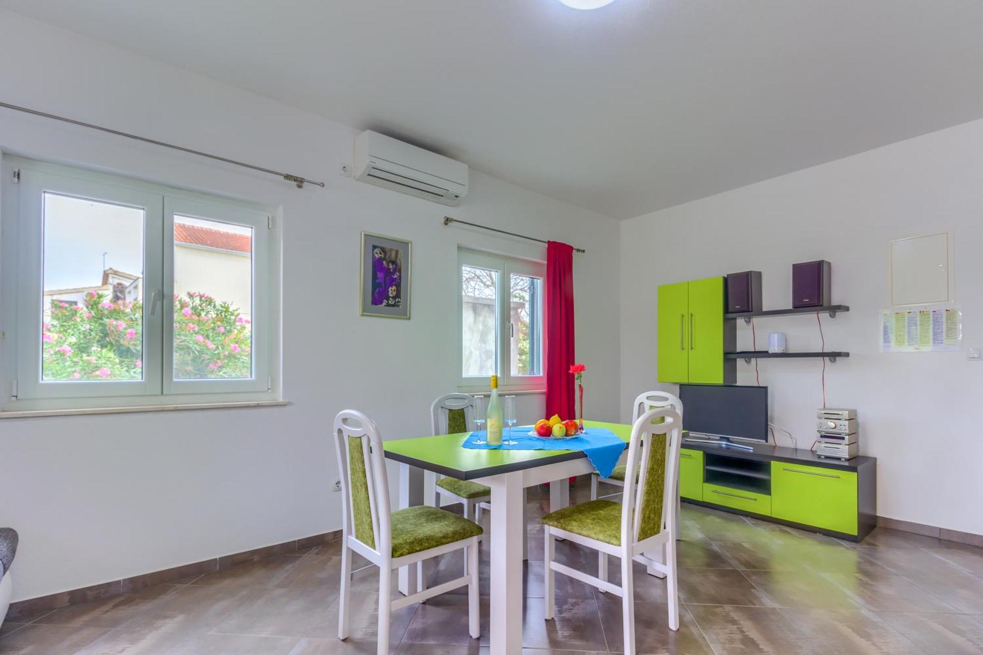 Apartmani Mato Pirovac Exterior photo