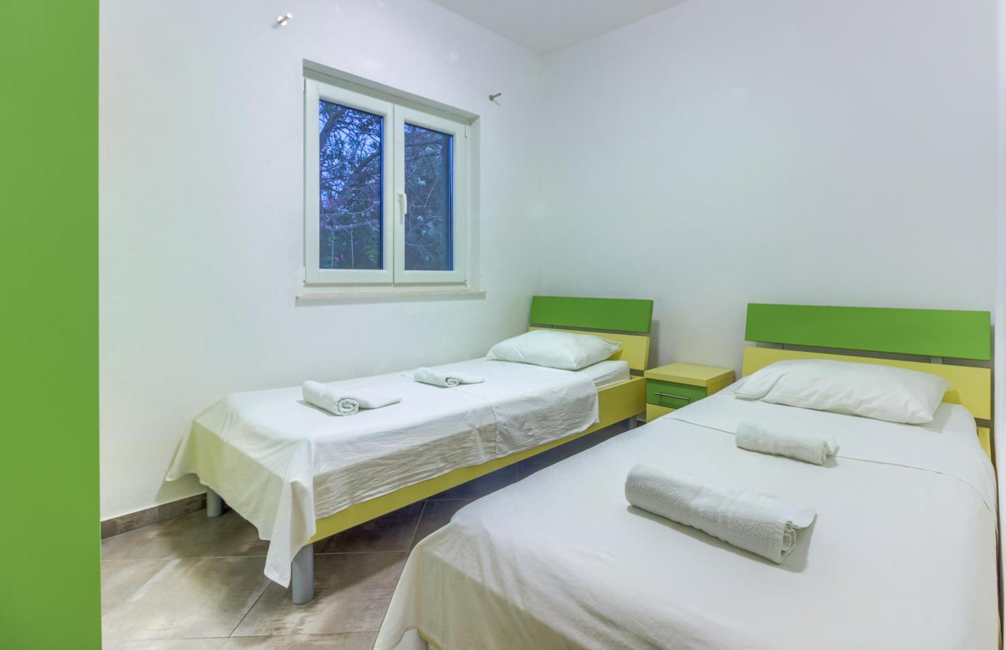 Apartmani Mato Pirovac Exterior photo