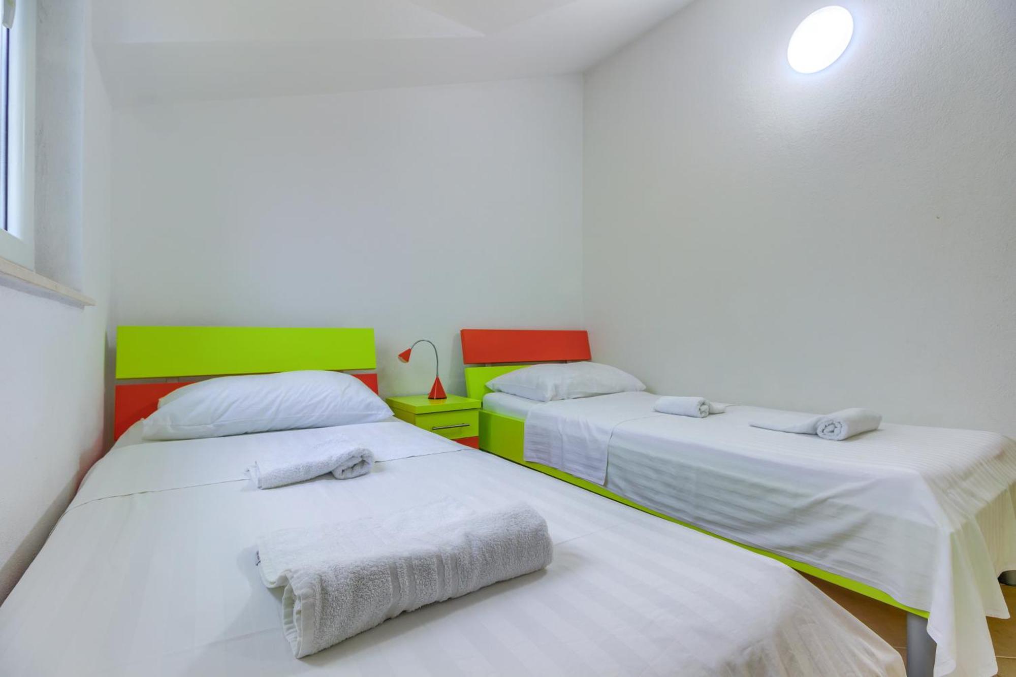 Apartmani Mato Pirovac Exterior photo