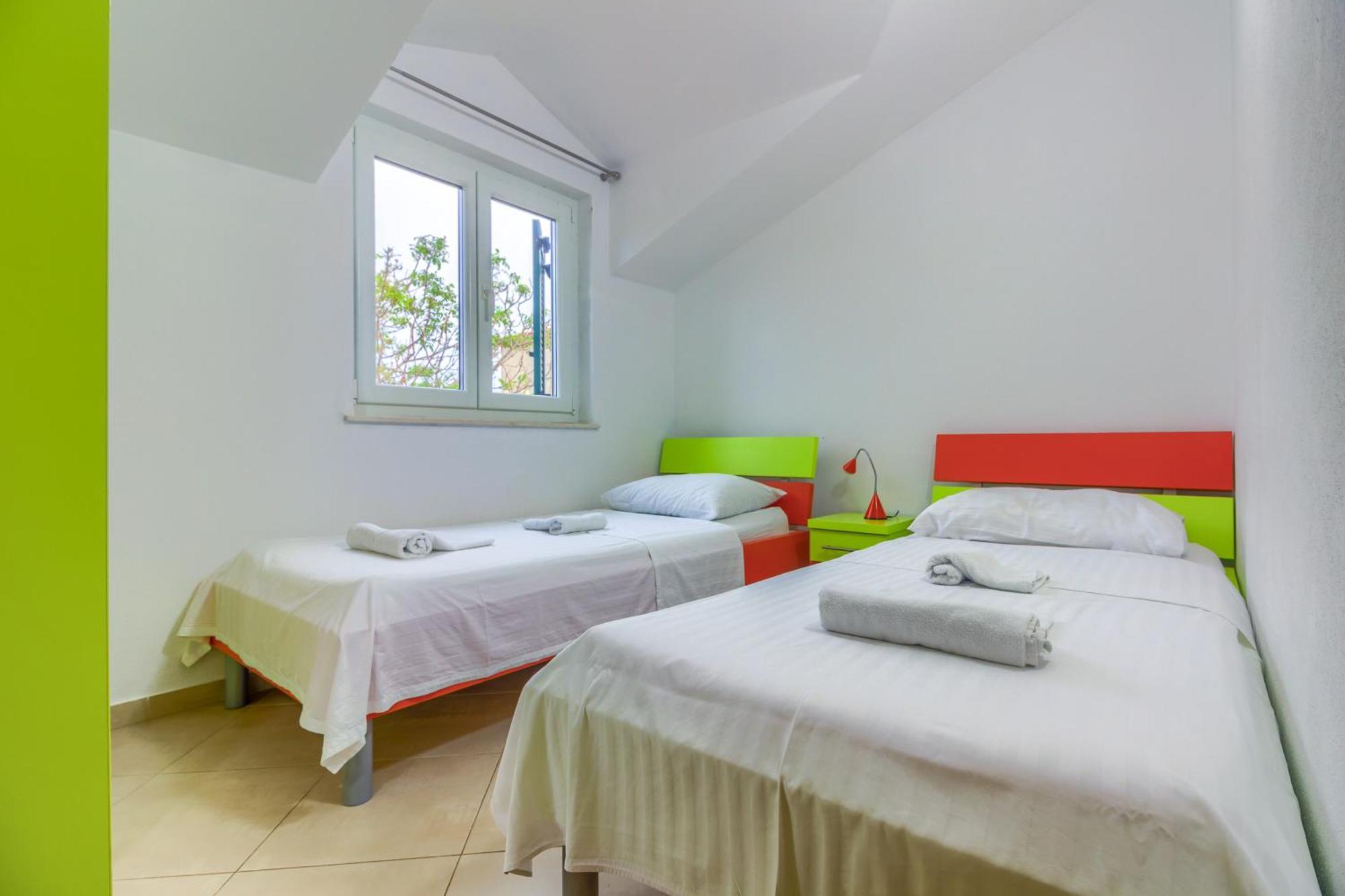 Apartmani Mato Pirovac Exterior photo
